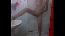In der Dusche masturbieren