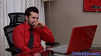 Amador gay maduro se masturbando no escritório
