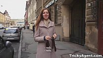 Tricky Agent - Mes astuces sexuelles fonctionnent bien avec le porno teen Elisaveta Gulobeva