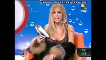 Video de Graciela Alfano mostrando la concha tras las pantis en intrusos famosa