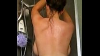 british pawg strippt und duscht teil 2