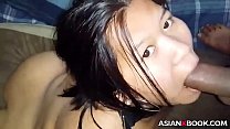 Garganta profunda follada por una nena asiática