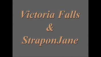 Straponjane fucking Victoria Falls