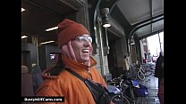厄介な英国の熟女は彼女の女の中に2つのコックを取得します-bustymilfcams.com