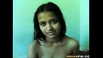 India muestra su cuerpo para su novio