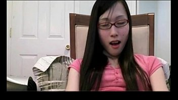 Ladyboy asiática masturbándose en la webcam solo para ti - shemalewebcam.xyz