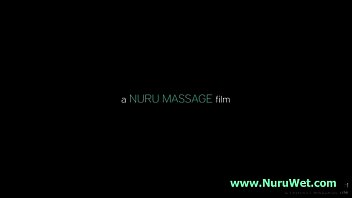 Massagista sexy oferece serviço completo de massagem Nuru 05