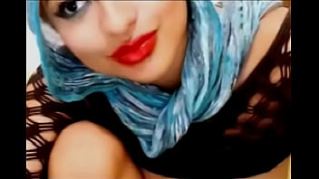 Puta árabe brinca com dildo na cam - Assista ao vivo em EliteArabCams.com