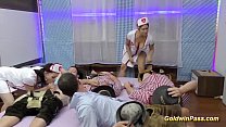 Enfermeras en lederhosen gangbang orgía
