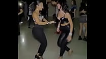 couple de culones dansant
