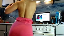 Sexydea светит задницей перед вебкамерой вживую
