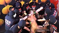 Gangbang sexe avec éjaculations de coq noir
