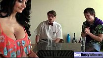 Escena de sexo con la esposa de grandes tetas de melón (ava addams) película-05