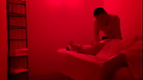 Азиатский мужчина массаж