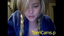 TeenCams.pw соло блондинки перед вебкамерой в любительском видео