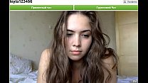 Heiße russische Mädchen in der Dusche nach dem Rauchen