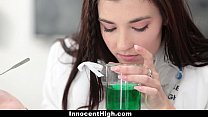 InnocentHigh - Chica caliente (Jenna Reid) follada en el laboratorio de química por el profesor