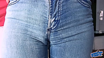 Cameltoe Jeans Perfect Body Latina! Culo, tette, figa! Stupefacente!