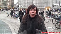 Голландскую проститутку трахнули в киску после минета