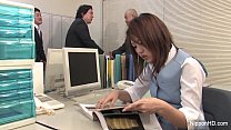 Японская крошка трахается в офисе