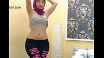 Garota árabe sacudindo o traseiro na câmera - inscreva-se no Nudecamroulette.com e converse com ela