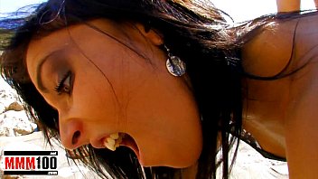 La jolie jeune brune française Jordanne Kali baisée dans le cul et béante