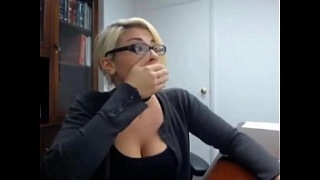 secretaria pillada masturbándose - video completo en girlswithcam666.tk
