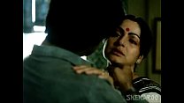 Rakhee Love Making Scene - Paroma - Película clásica en hindi (360p)