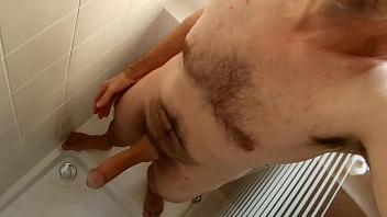 Masturbar gozada no chuveiro