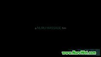 Masseuse Plantureuse Dans Nuru Massage 22
