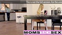 Moms Teach Sex - Mamã grande do peito captura a filha