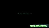 Massaggio Nuru - La massaggiatrice procace dà piacere al sesso 14