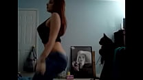 Millie Acera Twerking mon cul en jouant avec ma chatte