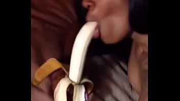 weibliche auf Banane saugen wie verrückt auf flippaview.com