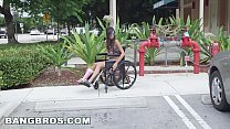BANGBROS - Petite Kimberly Costa in sedia a rotelle viene scopata (bb13600)
