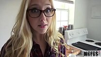 Blonde Amateurin wird von einem Webcam-Video mit Samantha Rone ausspioniert - Mofos.com