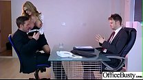 (Stacey Saran) Menina excitada com peitos grandes faz sexo no escritório clip-29