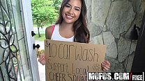 Mofos - Pervs On Patrol - Camiseta mojada Teen Spinners Car Wash protagonizada por Zaya Cassidy