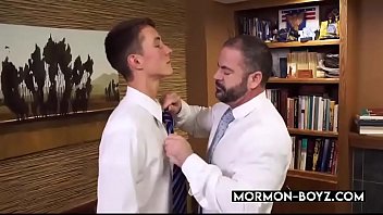 College Stud RAW Banging Bearded Priest - MORMON-BOYZ.COM