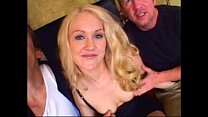 Гэнгбэнг с Jamie - британская блондинка с 2 парнями