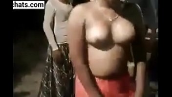 Dança nua de garota indiana gostosa em visita pública -xxchats.com para bate-papo ao vivo