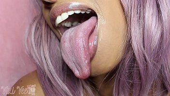 Longue Long Tongue Lips Mund Fetisch Lutscher Saugen