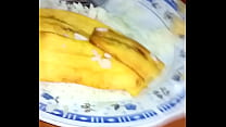 Pornovideo von La Chiri beim Essen von 3 Bananen
