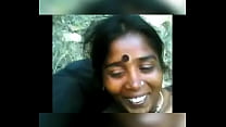 インドの村の女性は深い森で彼女のBFと激しくセックスしました