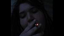 Femme qui fume. Pas encore XXX
