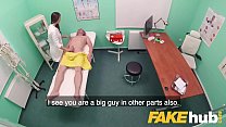 Fake Hospital Masseuse, chatte chaude et humide, éjacule sur les orgasmes, guérit le mal de dos