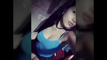 Kolumbianische Teen zeigt mir ihre reichen Titten und ihre Muschi