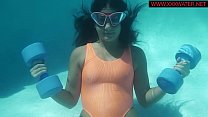 UnderWaterShow presenta a Micha, la gimnasta submarina