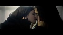 Поцелуи и сцена секса в неповиновении