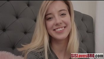 Young Stepsis Conv fait du porno avec elle - Haley Reed | SisLovesBro